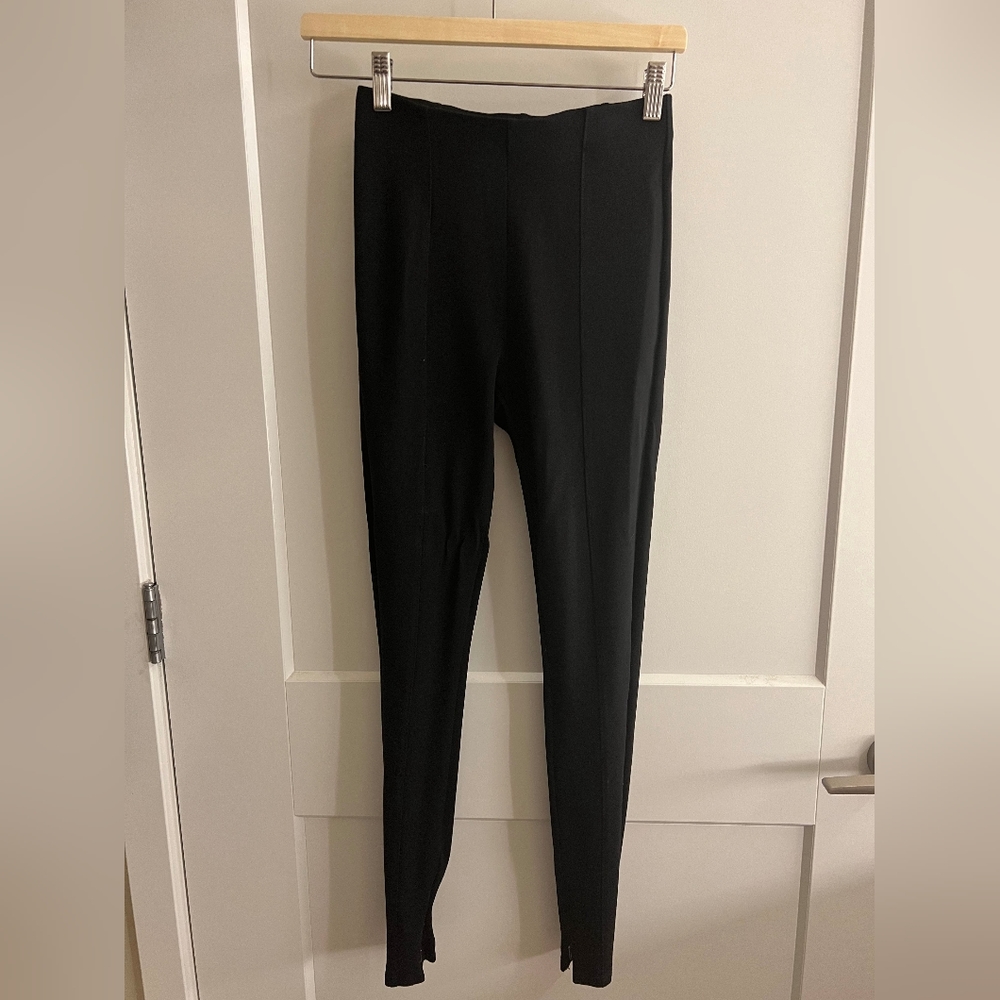 Stretchy black leggings
